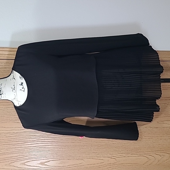 Marciano pleated chiffon tiered black top - Picture 1 of 5